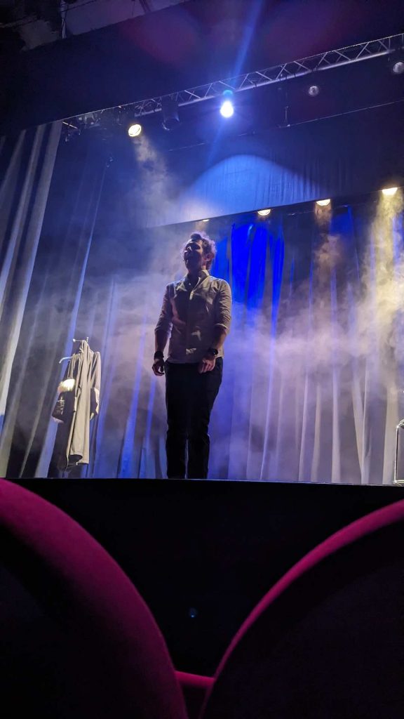 Sébastien Wust au Trianon : Un "One Avocat Show" à VOIR... ET À REVOIR ! 2 SÉBASTIEN WUST 3