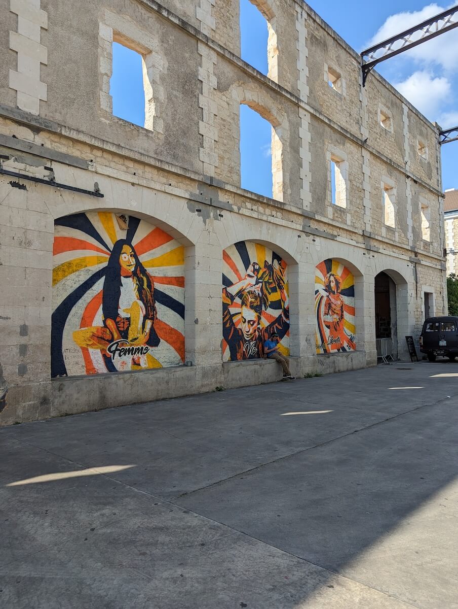 Le Bordeaux du street art en cinq étapes : la balade qui te fait lever les yeux 4 Fresque street art à Darwin, Bordeaux rive droite