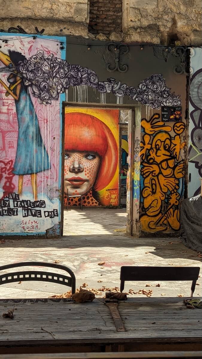 Le Bordeaux du street art en cinq étapes : la balade qui te fait lever les yeux 1 Fresque street art à Darwin, Bordeaux rive droite