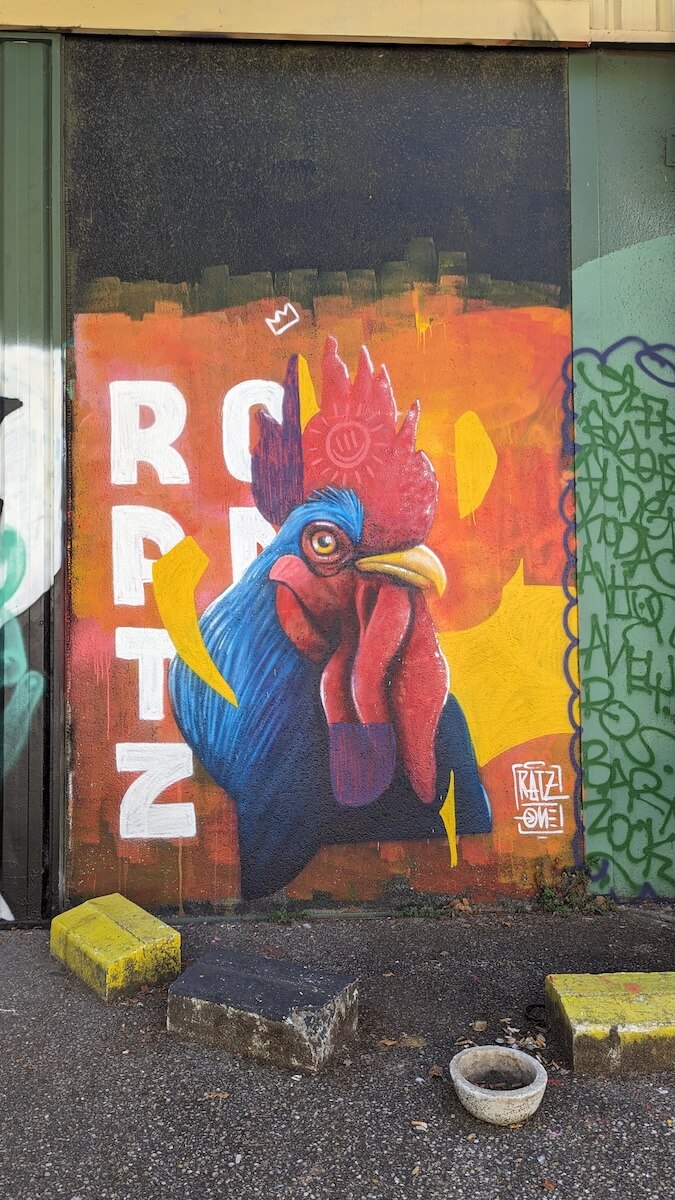 Le Bordeaux du street art en cinq étapes : la balade qui te fait lever les yeux 2 Fresque street art à Darwin, Bordeaux rive droite