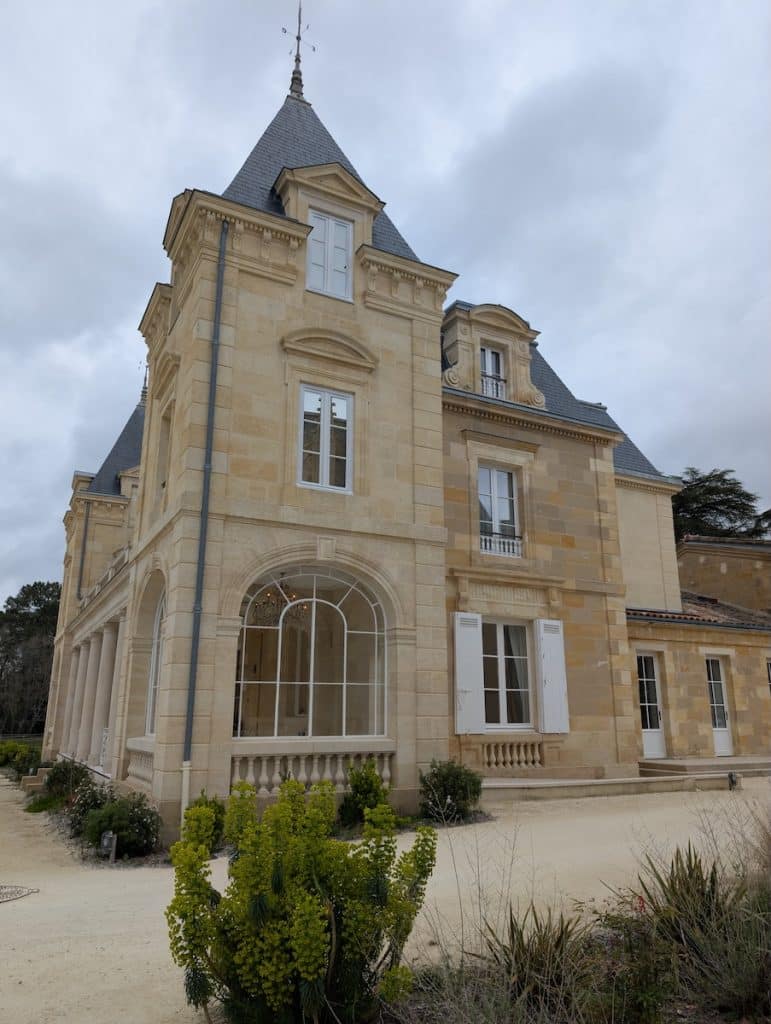Une nuit au vert, un dîner au Manège et une verticale qui surprend ; On a testé pour toi Le Château Léognan 15 le chateau leognan decouverte et restaurant 0