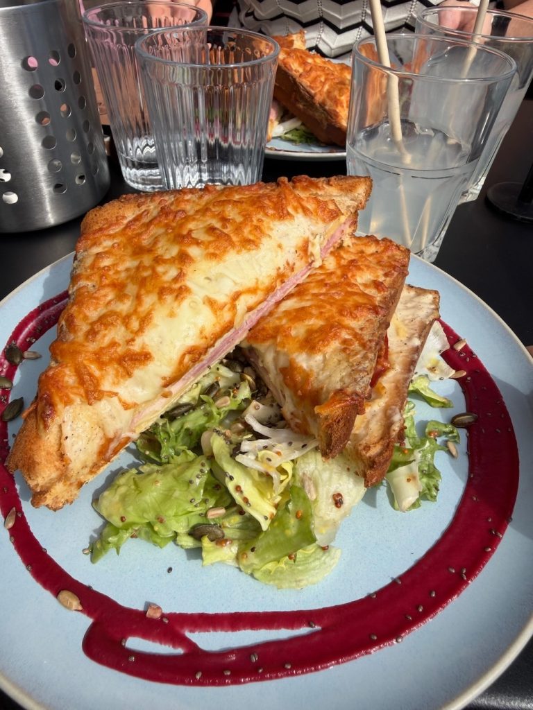 Café Joyeux à Bordeaux : on a déjeuné sur les quais, et on en est repartis différemment 8 le cafe joyeux bordeaux 10