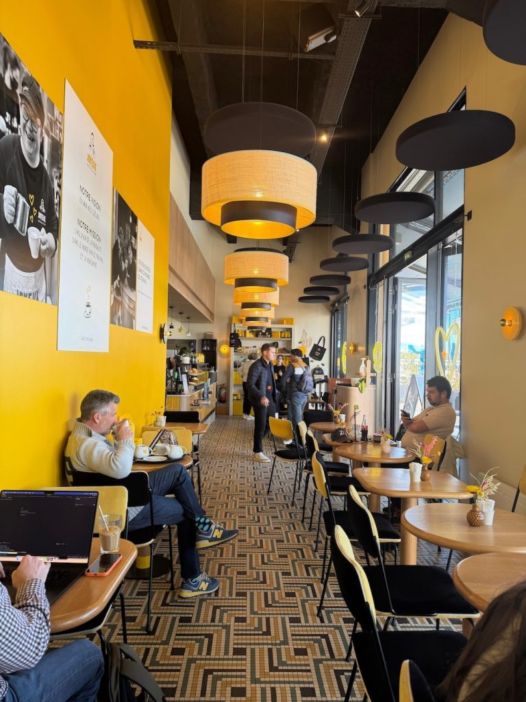 Café Joyeux à Bordeaux : on a déjeuné sur les quais, et on en est repartis différemment 6 le cafe joyeux bordeaux 13