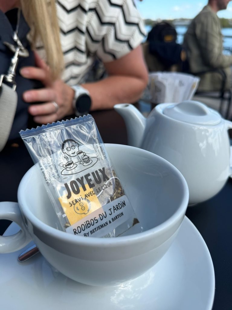 Café Joyeux à Bordeaux : on a déjeuné sur les quais, et on en est repartis différemment 5 le cafe joyeux bordeaux 14