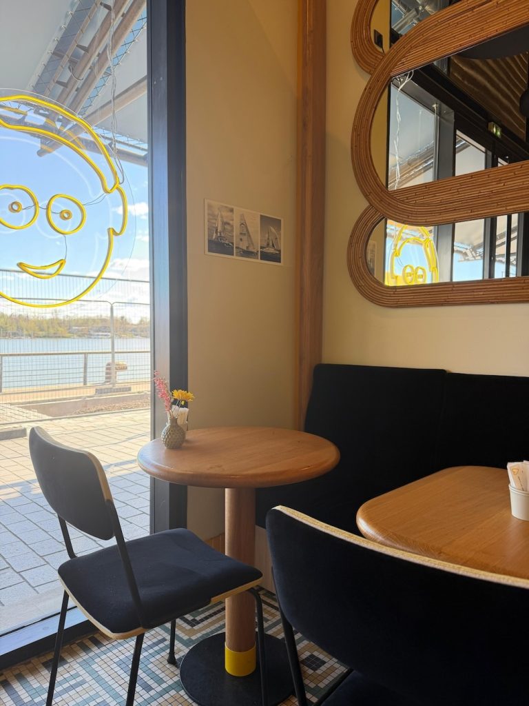 Café Joyeux à Bordeaux : on a déjeuné sur les quais, et on en est repartis différemment 14 le cafe joyeux bordeaux 15