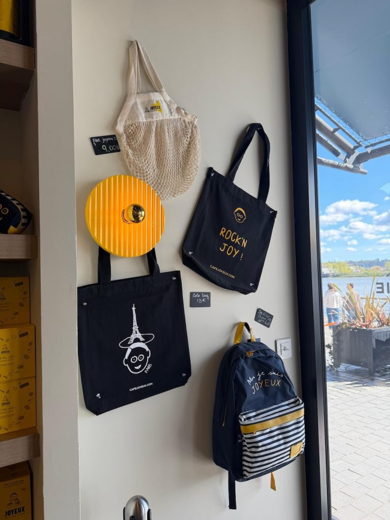 Café Joyeux à Bordeaux : on a déjeuné sur les quais, et on en est repartis différemment 4 le cafe joyeux bordeaux 2