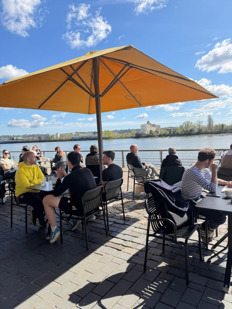 Café Joyeux à Bordeaux : on a déjeuné sur les quais, et on en est repartis différemment 1 le cafe joyeux bordeaux 3